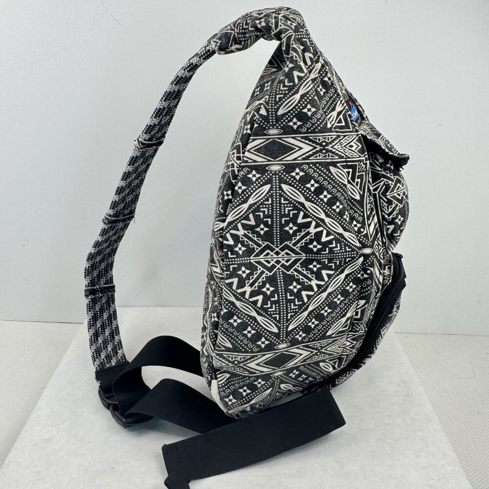 Kavu Geometric Rope Sling Bag Crossbody Purse Backpack Black White Tribal Hiking - Picture 7 of 15